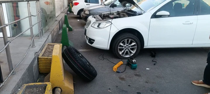 تنظیم باد و بررسی لاستیک خودرو در محل تهران